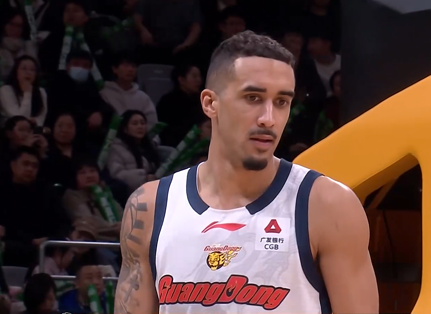 破案了!奎因扣篮后,点解怒吼对手?原因揭晓